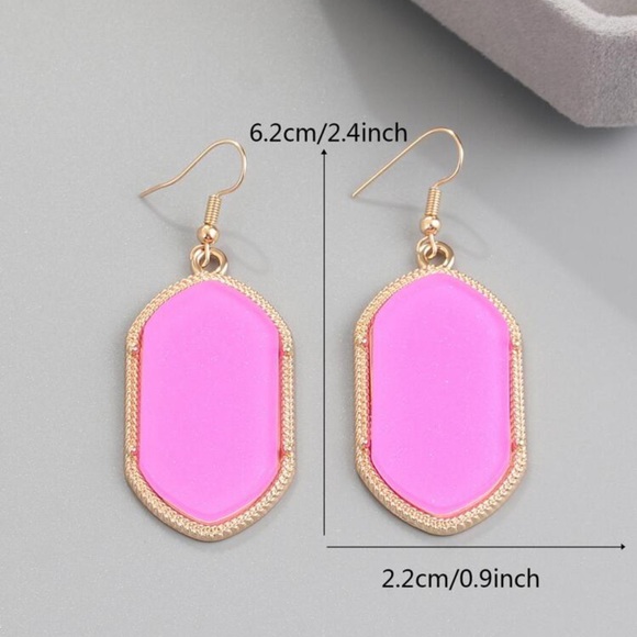 🫧 Bubblegum Barbie Earrings 🫧 - Picture 2 of 4